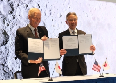文科省とNASA、与圧ローバでの月面開発実施の取り決めに署名　日本人宇宙飛行士2名が月へ
