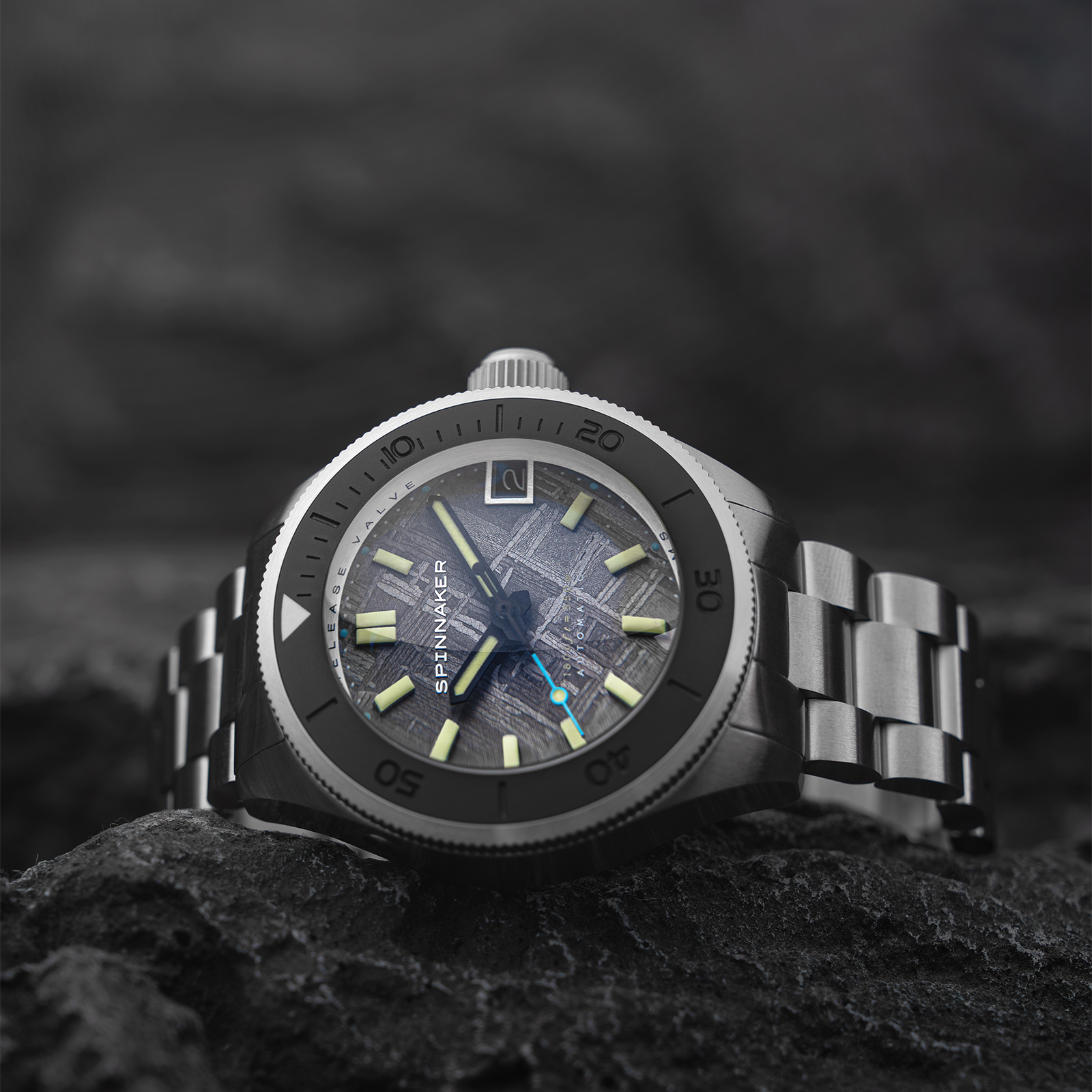 文字盤に「ムオニオナルスタ隕石」を使用した世界限定50本の腕時計が発売