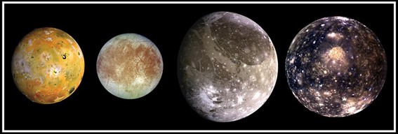 この合成画像には、ガリレオ衛星として知られる木星の 4 つの最大の衛星が含まれています。 左から右に木星に最も近いイオ、エウロパ、ガニメデ、カリストが続きます。